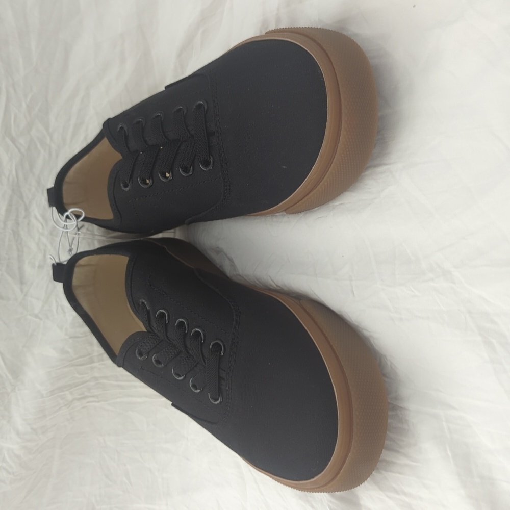 Old Navy youth sneaker